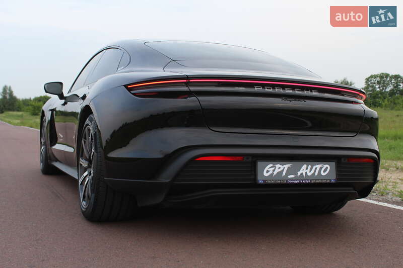 Седан Porsche Taycan 2025 в Києві