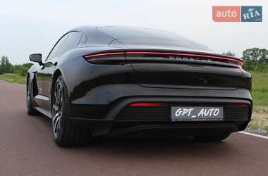 Седан Porsche Taycan 2025 в 
