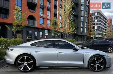 Седан Porsche Taycan 2022 в 