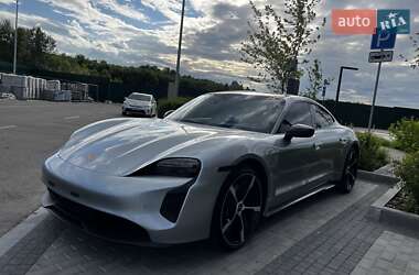 Седан Porsche Taycan 2022 в 
