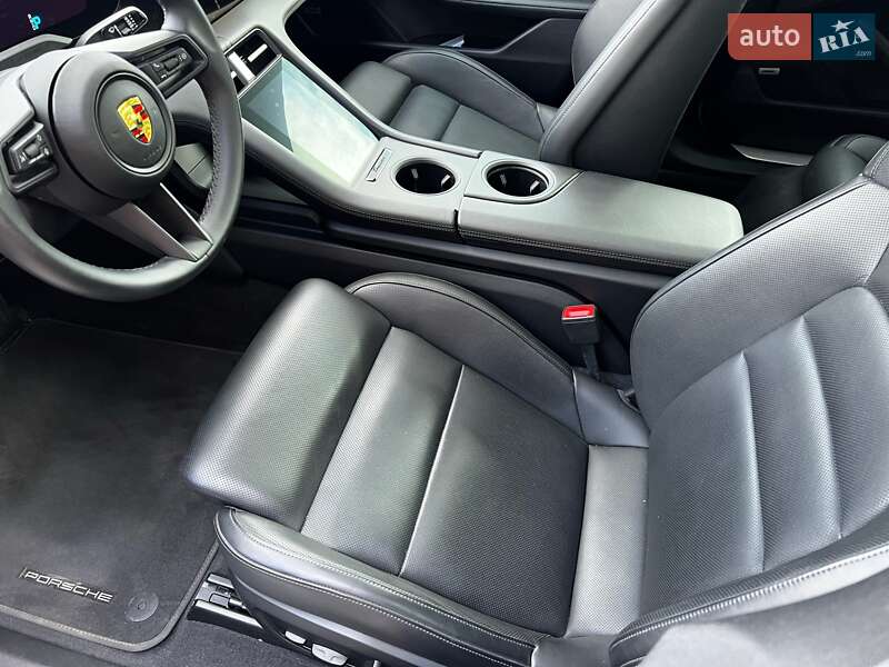 Седан Porsche Taycan 2022 в Киеве