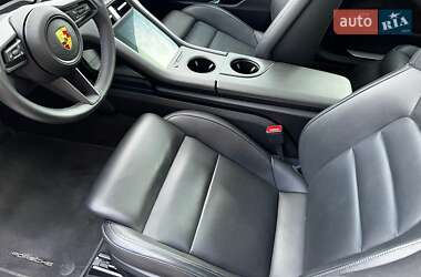 Седан Porsche Taycan 2022 в 