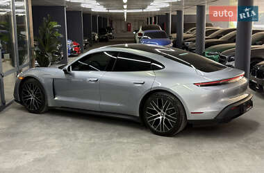 Седан Porsche Taycan 2023 в 