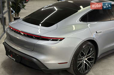 Седан Porsche Taycan 2023 в 