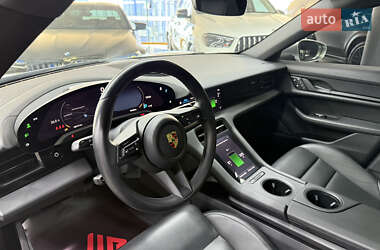 Седан Porsche Taycan 2023 в 