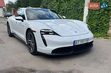 Седан Porsche Taycan 2022 в 