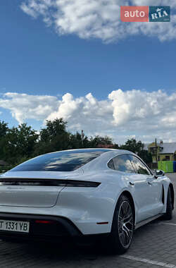 Седан Porsche Taycan 2022 в 