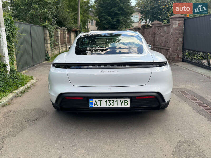 Седан Porsche Taycan 2022 в Коломые