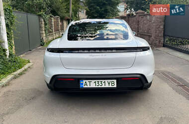 Седан Porsche Taycan 2022 в 