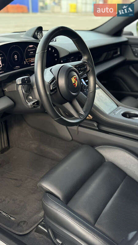 Седан Porsche Taycan 2022 в Коломые