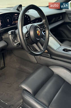 Седан Porsche Taycan 2022 в 