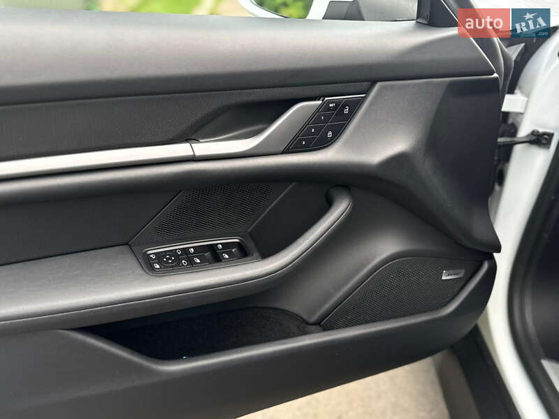 Седан Porsche Taycan 2022 в Коломые
