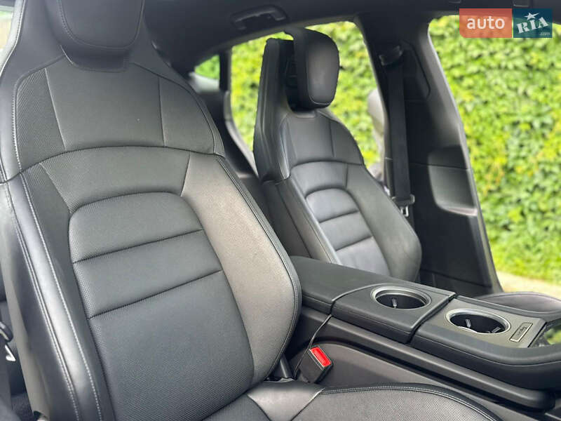 Седан Porsche Taycan 2022 в Коломые