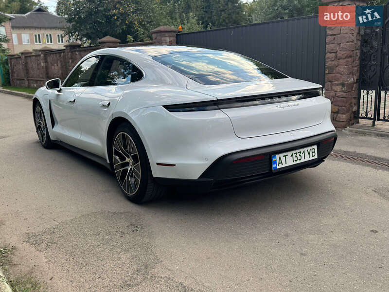 Седан Porsche Taycan 2022 в Коломые
