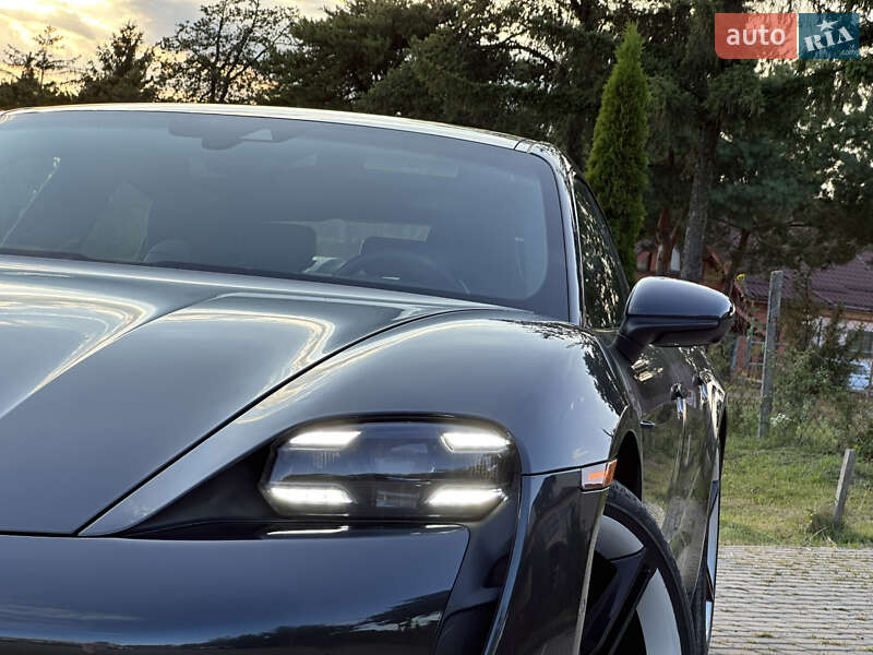Седан Porsche Taycan 2020 в Львове