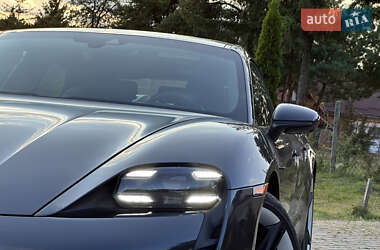 Седан Porsche Taycan 2020 в 