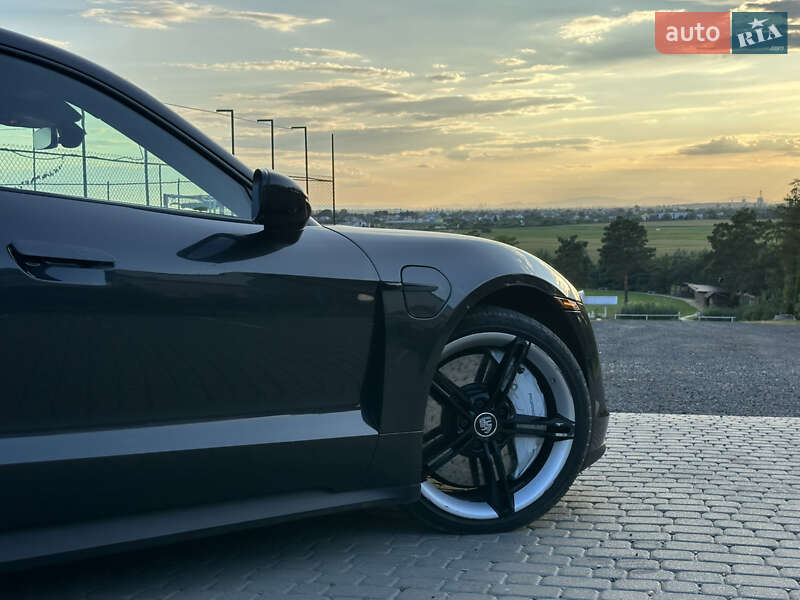 Седан Porsche Taycan 2020 в Львове