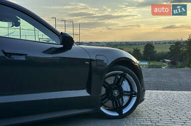 Седан Porsche Taycan 2020 в 