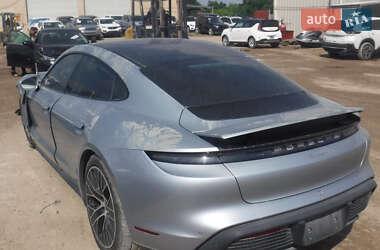 Седан Porsche Taycan 2021 в 
