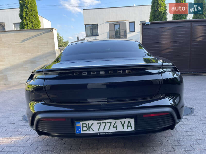 Седан Porsche Taycan 2021 в Ровно
