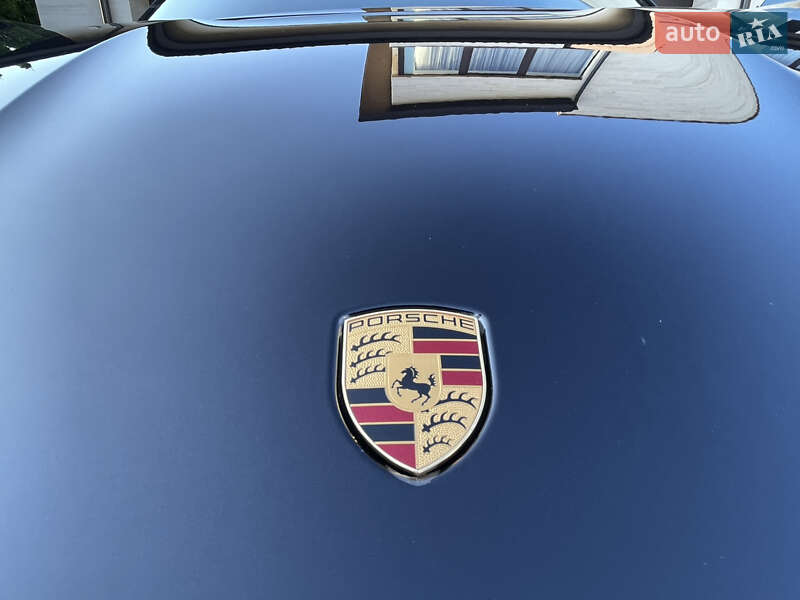 Седан Porsche Taycan 2021 в Ровно