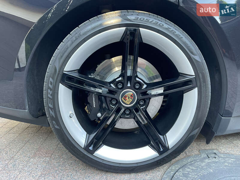 Седан Porsche Taycan 2021 в Ровно