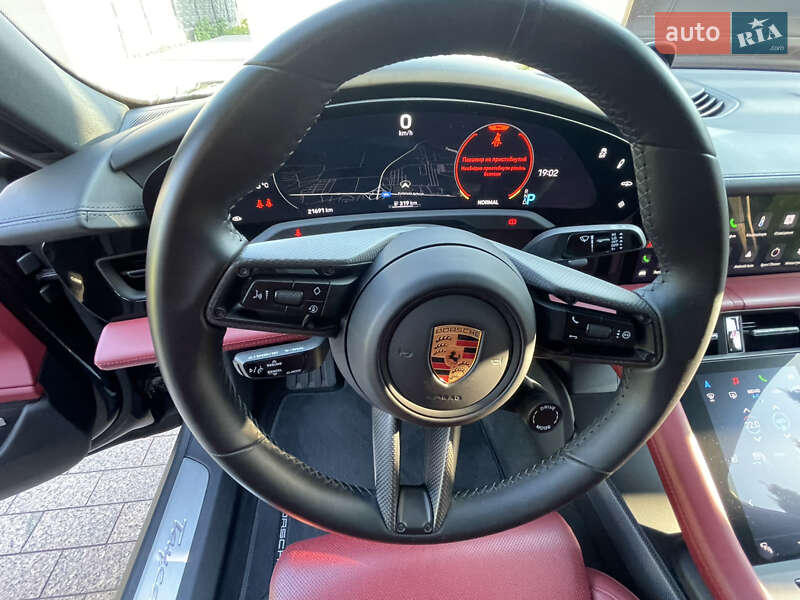 Седан Porsche Taycan 2021 в Ровно