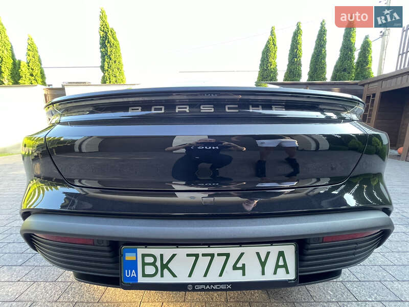 Седан Porsche Taycan 2021 в Ровно