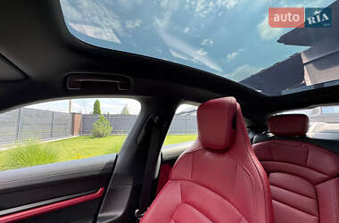 Седан Porsche Taycan 2021 в 