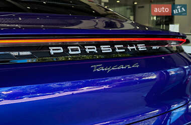 Седан Porsche Taycan 2025 в 