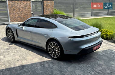 Седан Porsche Taycan 2021 в 
