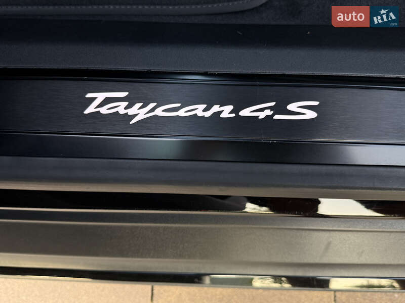 Седан Porsche Taycan 2020 в Рівному