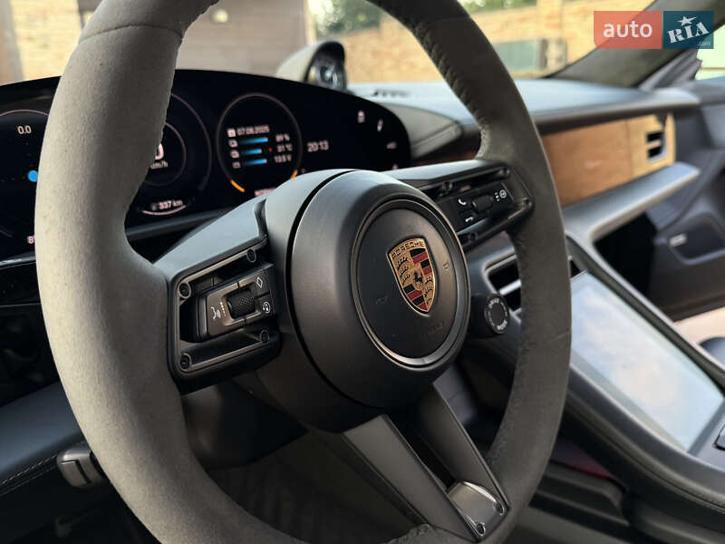 Седан Porsche Taycan 2020 в Рівному