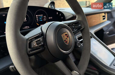 Седан Porsche Taycan 2020 в 