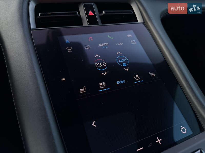 Седан Porsche Taycan 2020 в Рівному