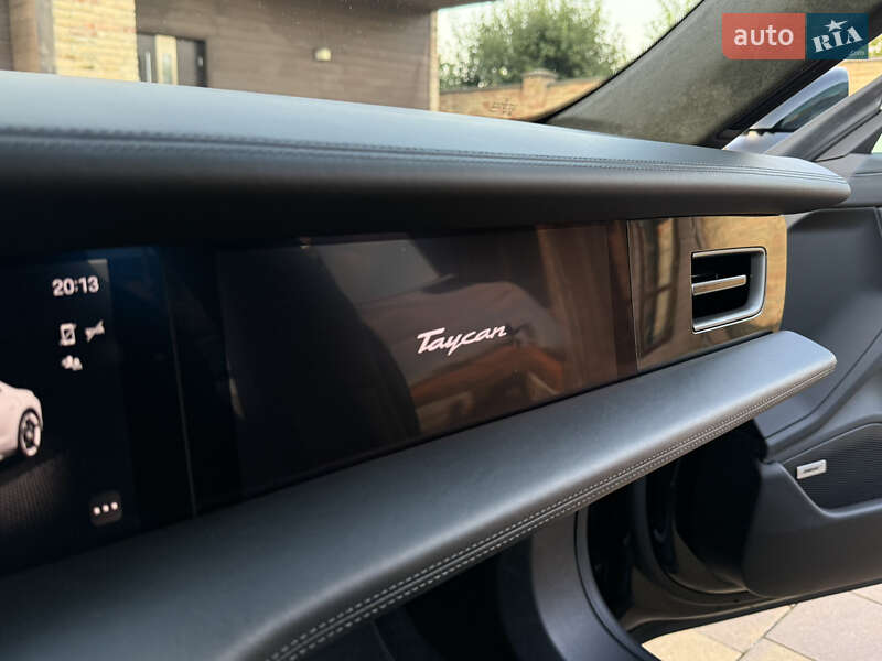 Седан Porsche Taycan 2020 в Рівному