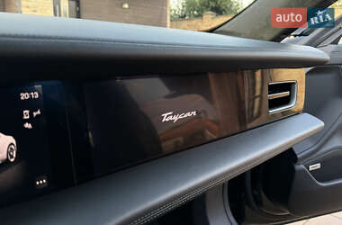 Седан Porsche Taycan 2020 в 