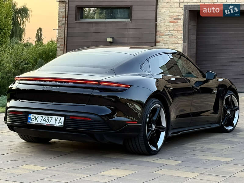 Седан Porsche Taycan 2020 в Рівному