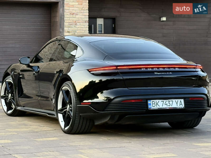 Седан Porsche Taycan 2020 в Рівному