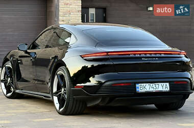 Седан Porsche Taycan 2020 в 