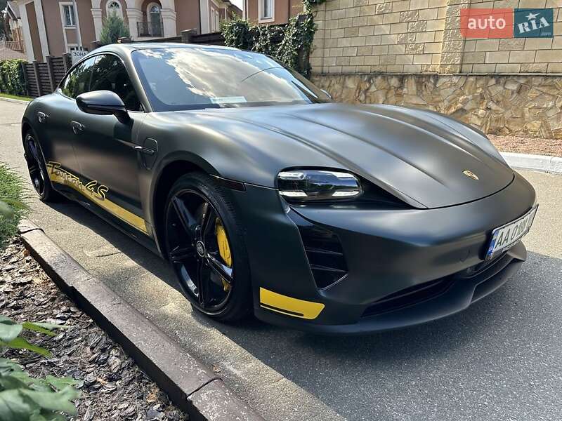 Седан Porsche Taycan 2020 в Киеве