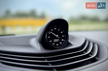 Седан Porsche Taycan 2021 в 