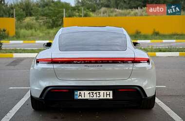 Седан Porsche Taycan 2021 в 