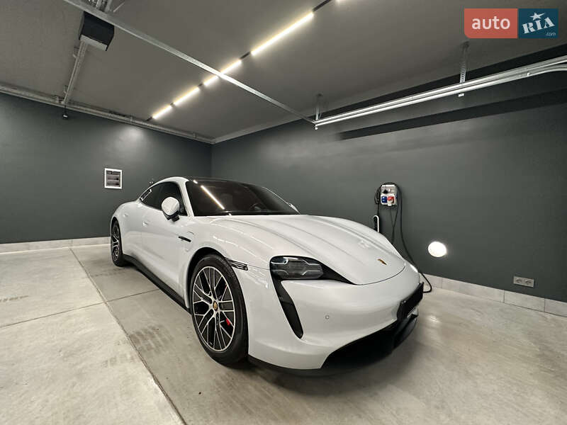 Porsche Taycan 2021
