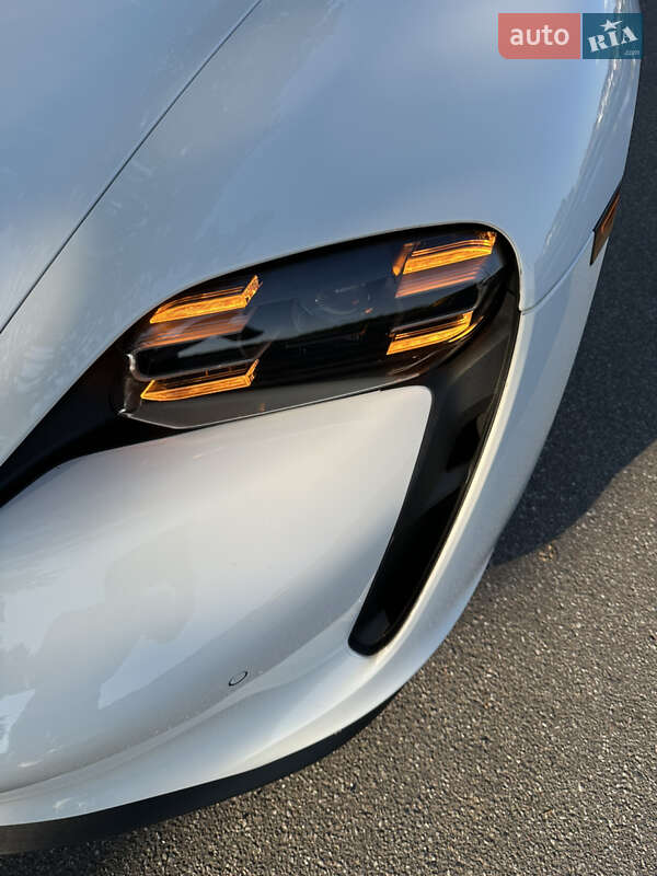 Седан Porsche Taycan 2022 в Киеве