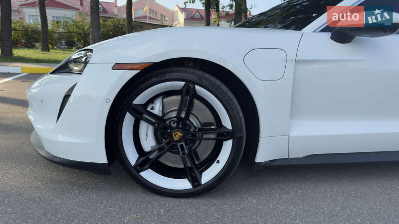 Седан Porsche Taycan 2022 в Киеве
