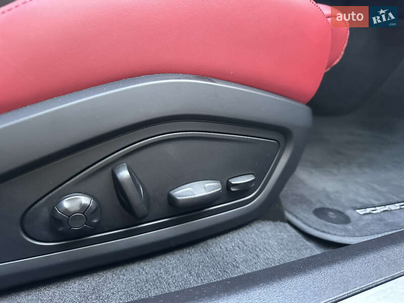 Седан Porsche Taycan 2022 в Киеве