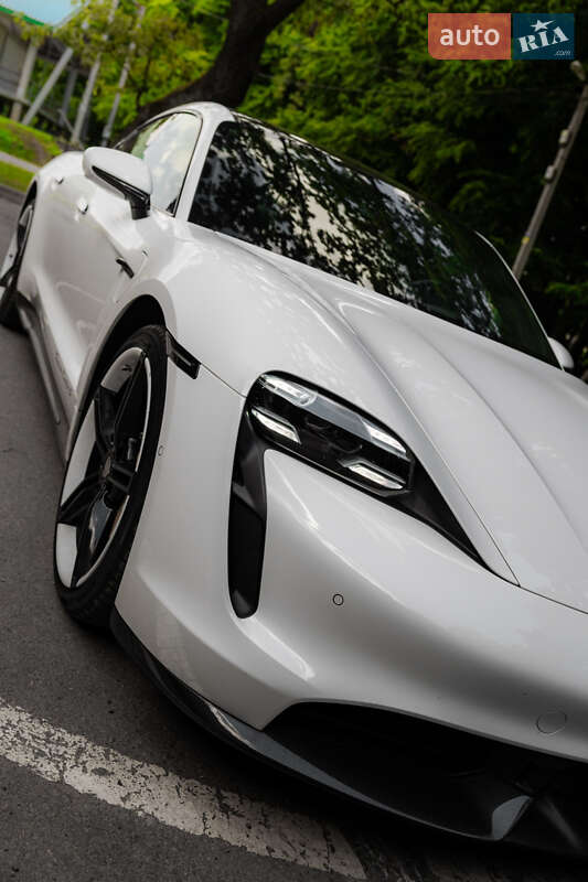 Седан Porsche Taycan 2020 в Львове