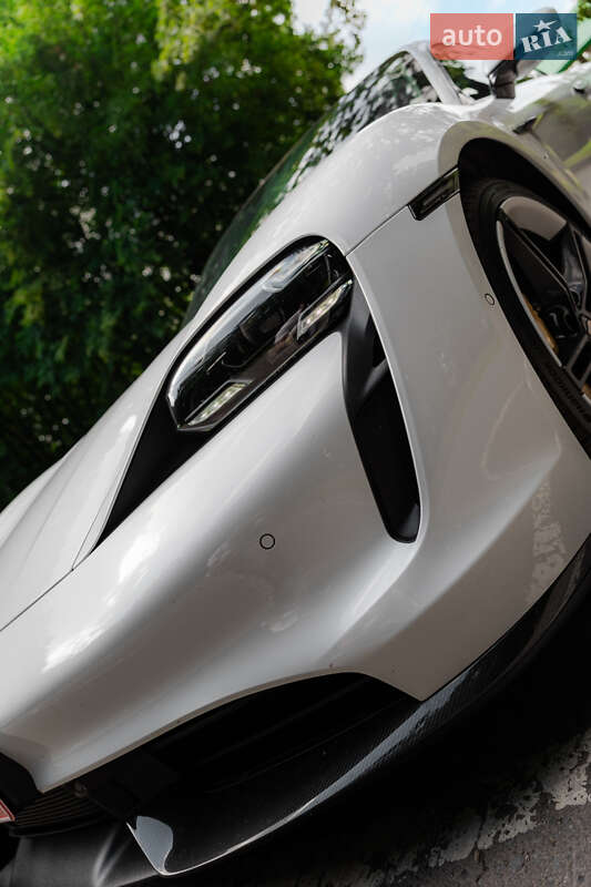 Седан Porsche Taycan 2020 в Львове