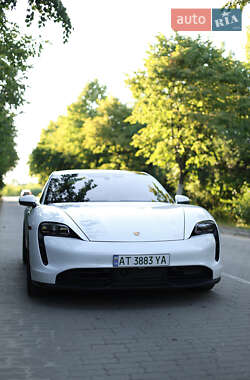 Седан Porsche Taycan 2021 в 